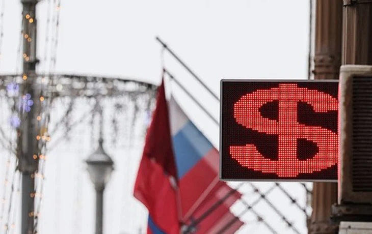 Взгляд на будущее курса доллара: эксперты предсказывают его движение к отметке 90 рублей