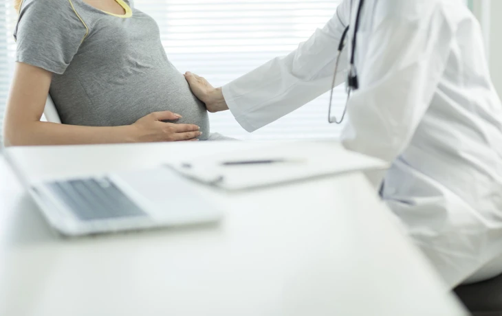 Основные права беременных по ОМС и преимущества ДМС: все, что вам нужно знать