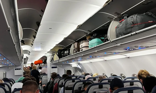 Родители и дети больше не будут разделены на борту самолета: предлагаются новые правила для российских авиакомпаний