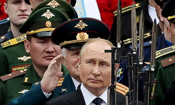 Владимир Путин и лидеры других стран возложили цветы к Могиле Неизвестного солдата после парада Победы