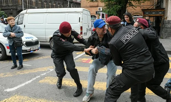 МВД Армении: в Ереване задержаны 63 протестующих