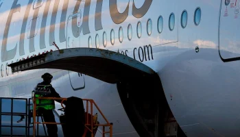 Гарантия возвращения: Emirates застрахует пассажиров на рейсах через Дубай на фоне конфликта на Ближнем Востоке