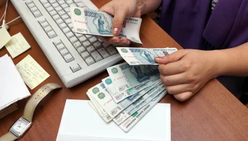 Почему работодатели предпочитают лечить сотрудников, а не повышать зарплаты