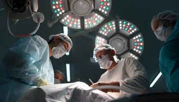 Путин поручил правительству усилить правовую защиту медицинских работников