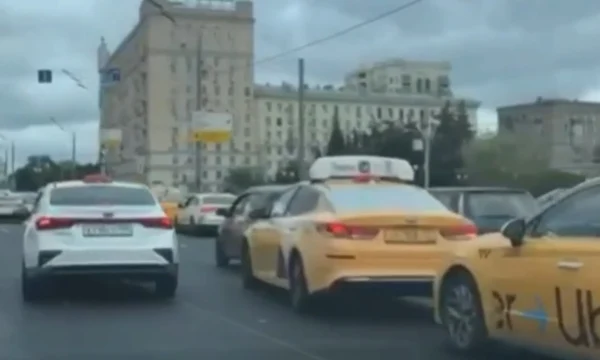 Два такси сбили мужчину на Кутузовском проспекте в Москве