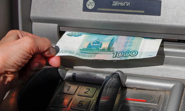 Лимит 100 тысяч рублей на переводы без счета действует в России