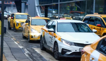 В Госдуме обсуждают сокращение срока полисов ОСГОП для такси до одного дня
