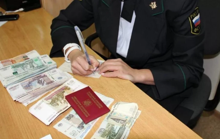 Долги россиян: приставы взыскали 900 миллиардов рублей с начала 2025 года