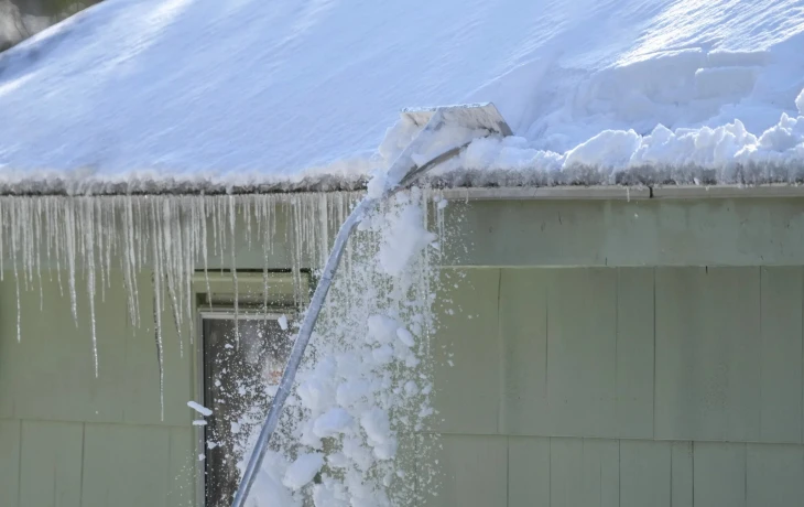 ​Число страховых обращений из-за снега в РФ выросло в 4 раза