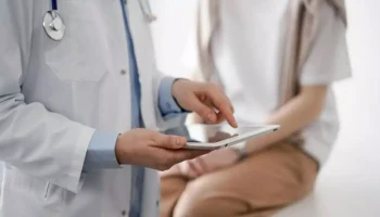 СберСтрахование зафиксировало пик обращений к врачам по ДМС осенью