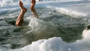 Врач перечислила пять опасных последствий купания в проруби для здоровья