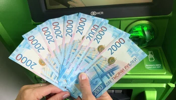 Зарплаты в финансовом секторе России впервые превысили 200 тысяч рублей