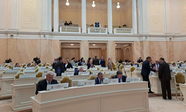 Депутаты Петербурга получат ДМС за счет городского бюджета