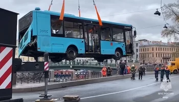 "Ингосстрах" подтвердил страхование автобуса, упавшего в реку Мойку в Санкт-Петербурге