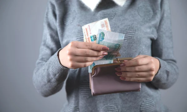 Эксперт советует россиянам экономить в условиях нестабильности
