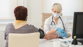 Завершена выдача полисов ОМС жителям новых регионов России