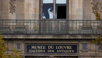 Ограбление Лувра: Франция понесет убытки из-за отсутствия страховки