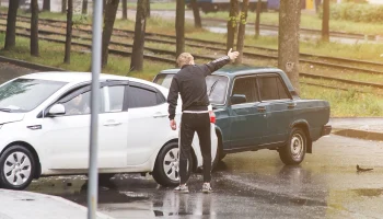 Страховщики назвали распространенные схемы автоподстав на дорогах