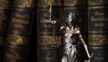 Экс-главу "дочки" "Росгосстраха" приговорили к восьми годам лишения свободы заочно