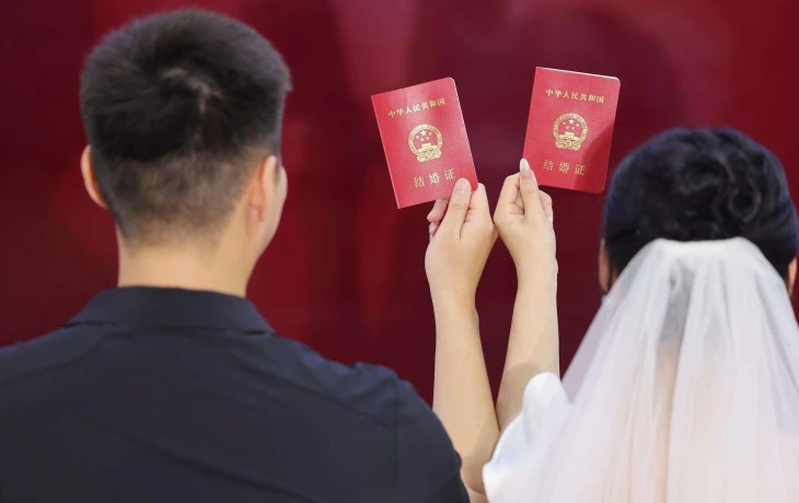 В Китае девушка получила выплату по полису страхования любви спустя десять лет