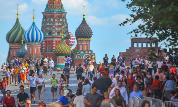 Россияне превращают трехдневный интервал между майскими праздниками в отпуск