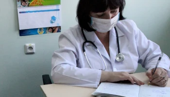 Как сменить врача в поликлинике в 2025 году: полная инструкция