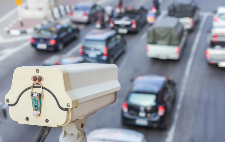 Водителям разъяснили порядок проверки ОСАГО по камерам при отсутствии госномера