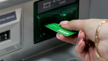 С начала года банки заблокировали до 3 млн счетов россиян из-за новых правил ЦБ