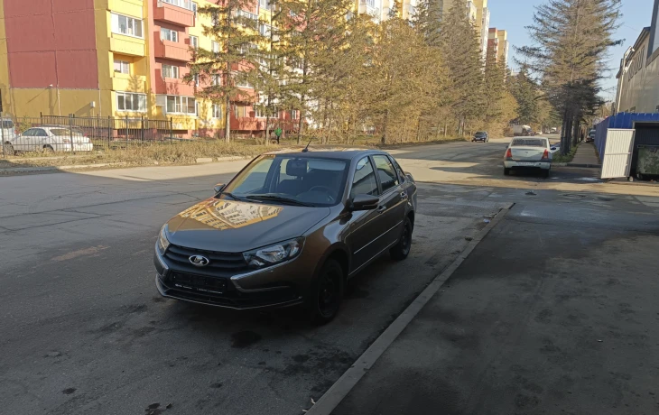 Kia Rio и Lada Granta возглавили рейтинг машин новичков по ОСАГО