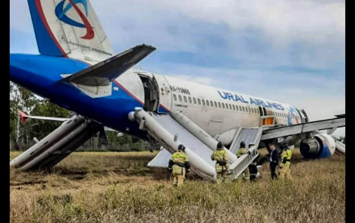 ​&laquo;Уральские авиалинии&raquo; получили 1 млрд рублей страховки за посадку в поле
