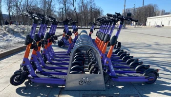 Кикшеринг "МТС Юрент" начнет бесплатно страховать пешеходов от инцидентов с самокатами