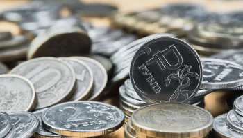 Бизнес в России начал избавляться от валюты после рекордного накопления