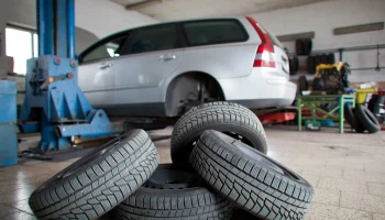 В Москве объявлена &laquo;автомобильная весна&raquo;: пора менять резину и задуматься о страховании шин