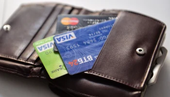 В России ограничат количество банковских карт для физических лиц