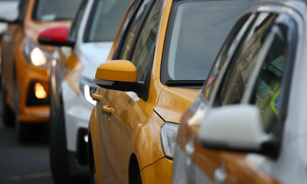 Половина такси в России ездит без ОСАГО: страховщики бьют тревогу