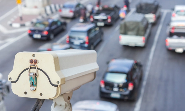 Водителям разъяснили порядок проверки ОСАГО по камерам при отсутствии госномера