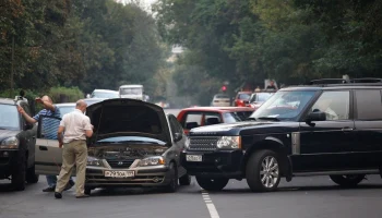 Автоподставщики переключились на обычных водителей: как не стать жертвой мошенников