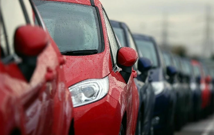 Авторынок падает, а каско растет: в чем секрет страхового парадокса 2025?