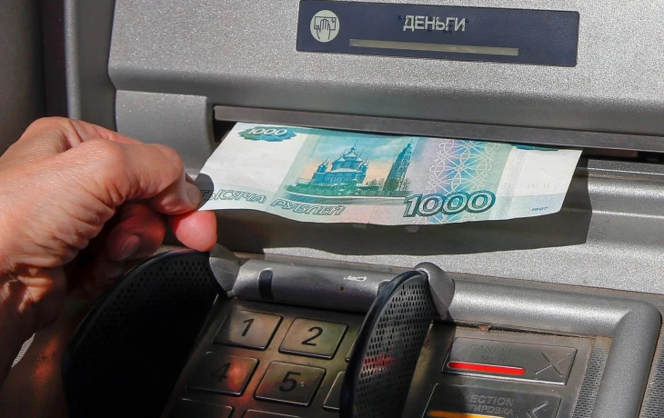 Лимит 100 тысяч рублей на переводы без счета действует в России