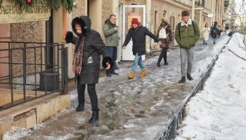 Увеличение рисков падения снега и льда: анализ последствий и важность страхования