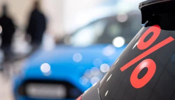 Ставки по автокредитам в России достигли минимума с 2023 года