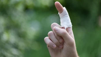 От ДТП до любви: необычные истории страховых агентов ВСК ко Дню страховщика