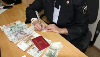 Долги россиян: приставы взыскали 900 миллиардов рублей с начала 2025 года