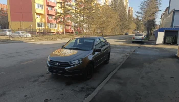 Kia Rio и Lada Granta возглавили рейтинг машин новичков по ОСАГО
