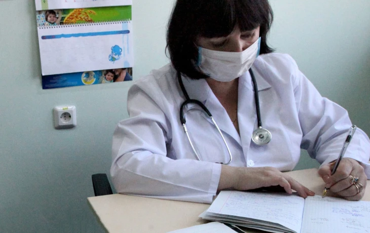 Как сменить врача в поликлинике в 2025 году: полная инструкция