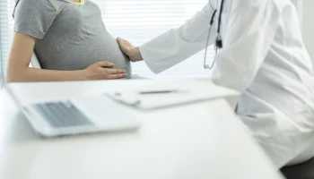 Основные права беременных по ОМС и преимущества ДМС: все, что вам нужно знать