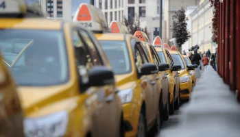 Банк России рассматривает возможность введения короткого полиса ОСГОП для таксистов в России