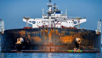 Последствия "потолка цен" на российскую нефть для мировой торговли и страховых компаний