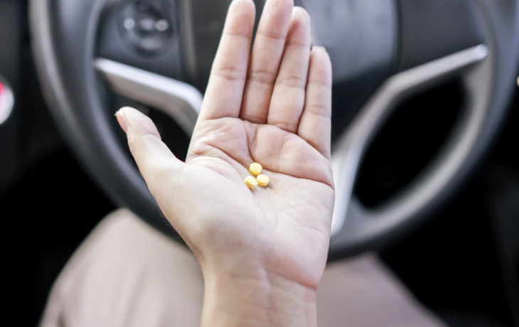 Какие лекарства нельзя принимать водителям: полный список 2025