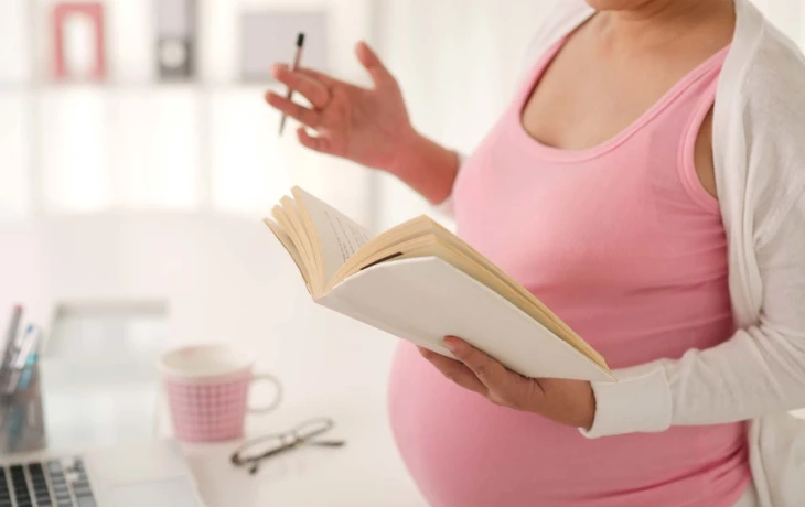 Максимальный размер пособия по родам в 2026 году достигнет 955 тыс. рублей